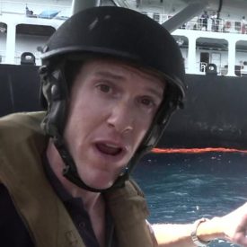 Gulf crisis: Close up to stricken oil tanker with the US Navy